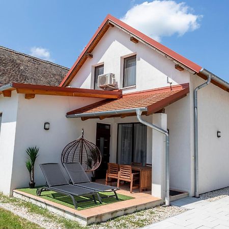 Park Apartman Sarrod Exterior photo