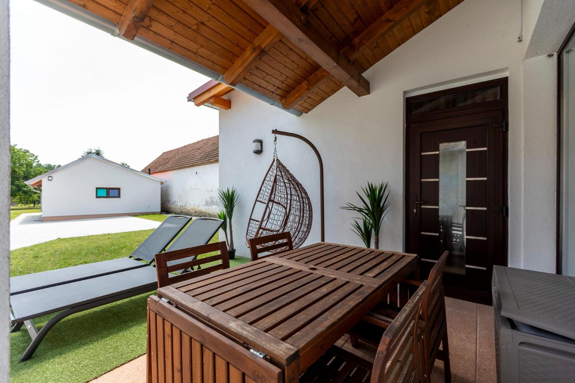 Park Apartman Sarrod Exterior photo
