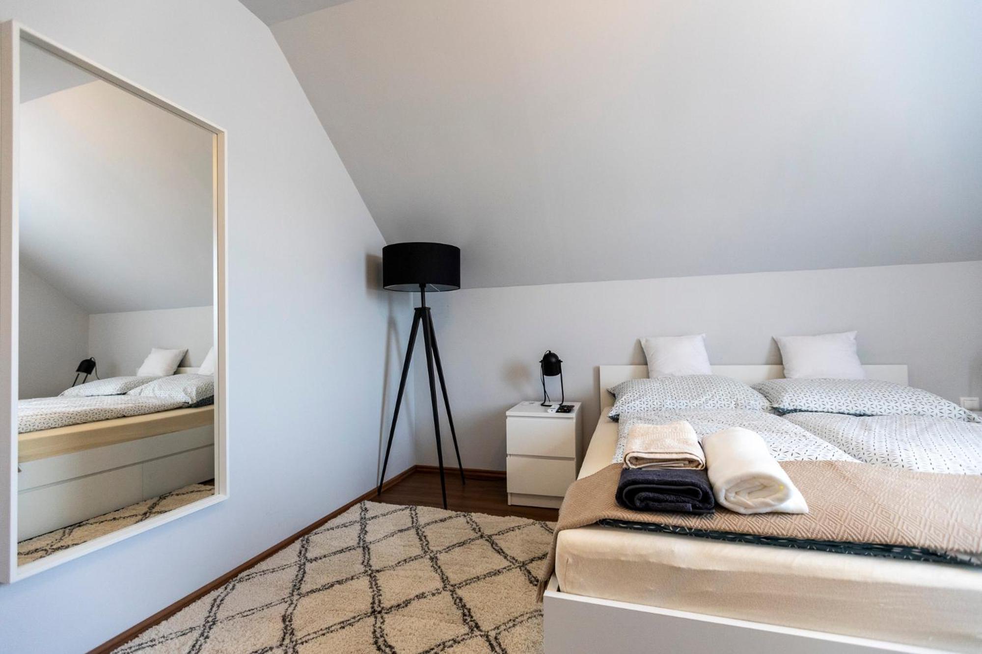 Park Apartman Sarrod Exterior photo