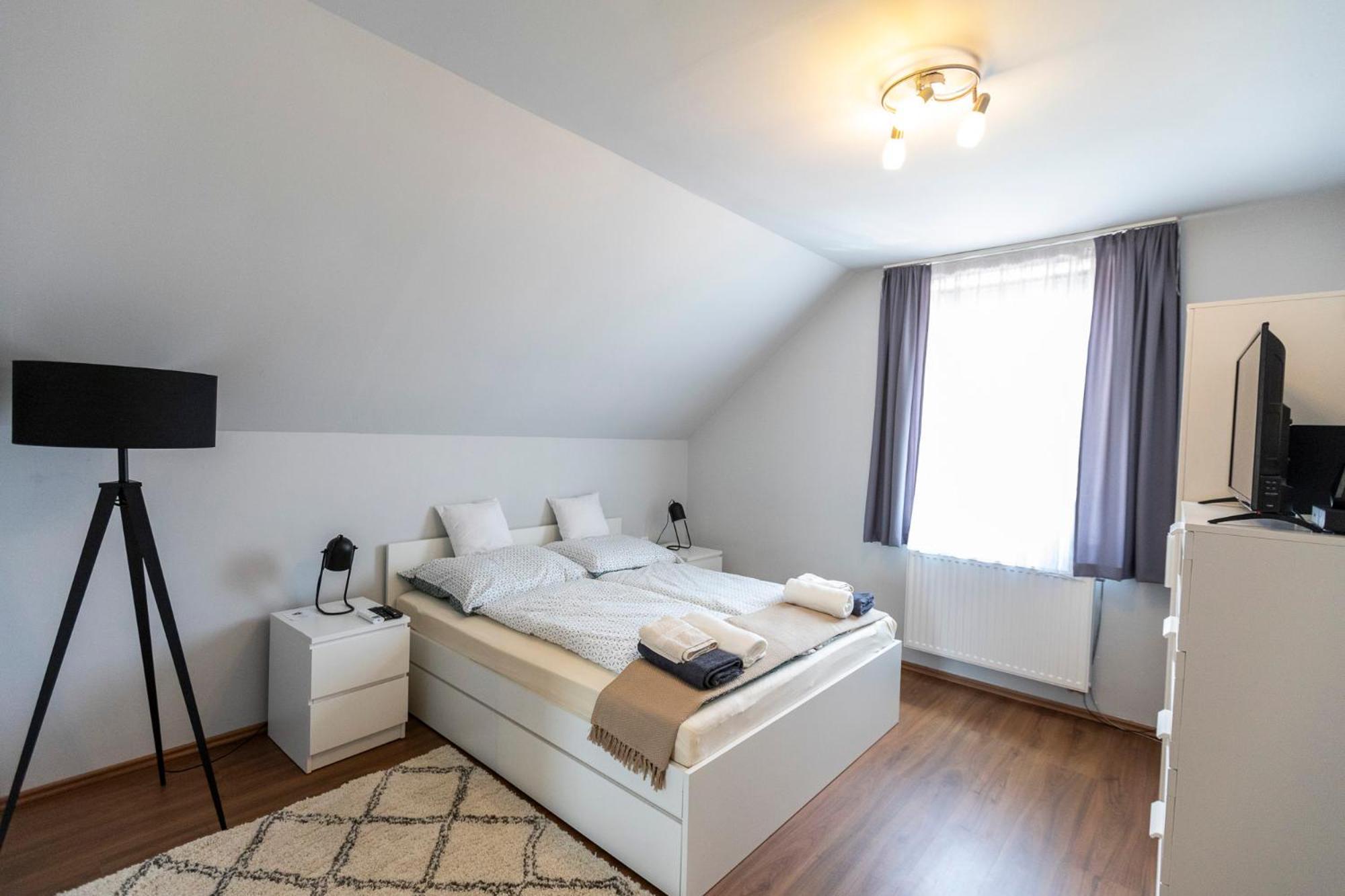 Park Apartman Sarrod Exterior photo