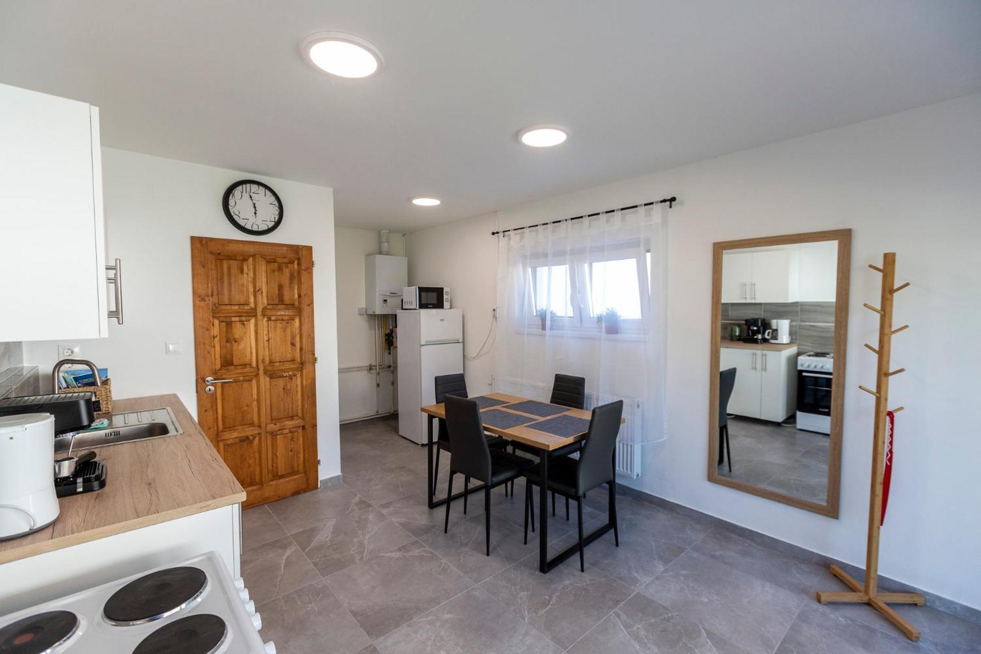 Park Apartman Sarrod Exterior photo